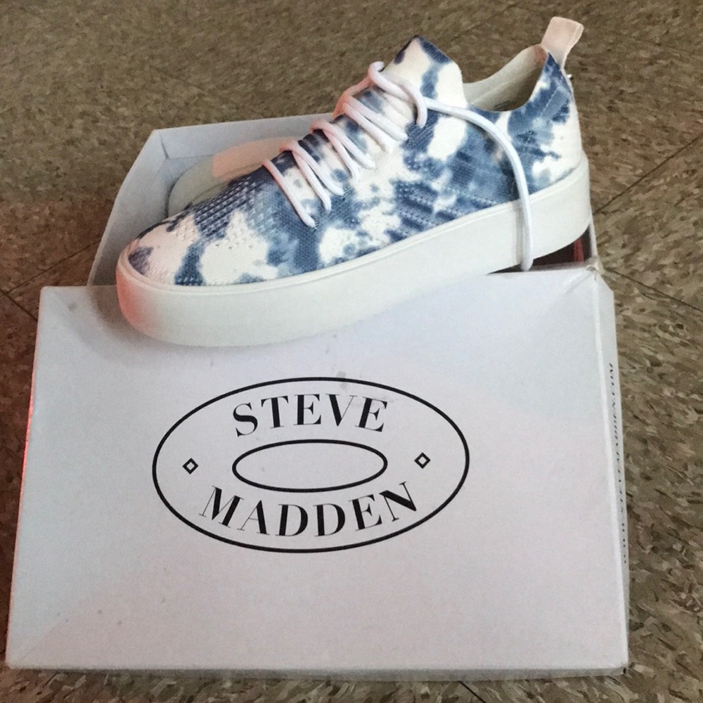 Steve Madden Sneaker